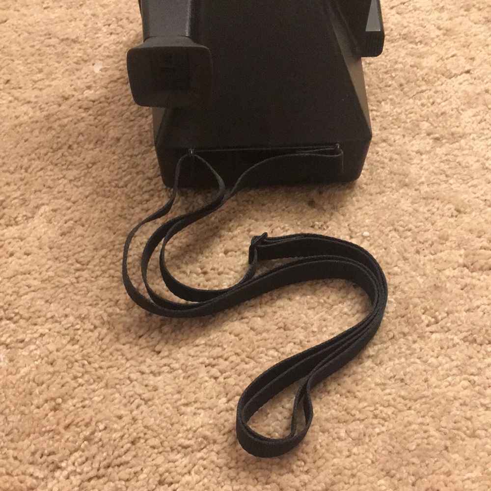 Polaroid Sun 600 Instant Film Camera - Picture 6 of 8